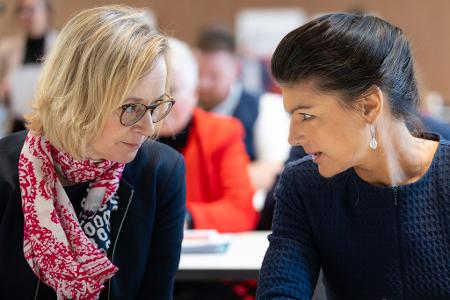 Im Dezember 2024 herrschte noch Einigkeit zwischen Sahra Wagenknecht und Katja Wolf. (Archivbild)
