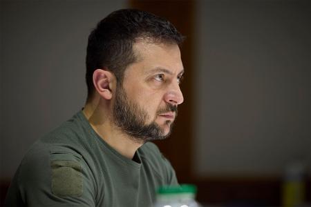 Nach einem direkten russischen Angriff auf die Zentrale des Geheimdienstes SBU hat Präsident Wolodymyr Selenskyj den SBU angewiesen, Russland 