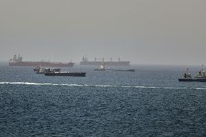 Der Iran greift in der Straße von Hormus immer wieder Öltanker an. Nun nimmt das US-Militär ebenfalls Öltanker ins Visier. (Symbolbild) 