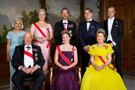 Høiby (r.) wuchs im Kreis der Königsfamilie auf. (Archivbild)