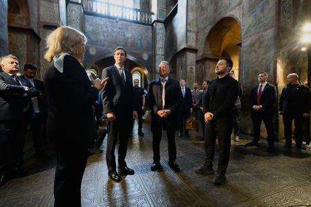 Selenskyj zeigte seinen Gästen die mittelalterliche Sophien-Kathedrale, ein Sinnbild der historischen Tradition der Ukraine.