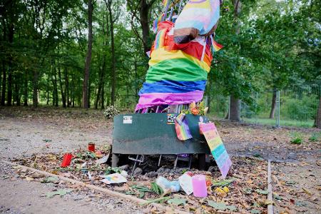 Gedenkbaum an Opfer des CSD-Anschlags beschädigt