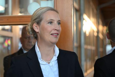AfD-Chefin Alice Weidel gibt schnell die Linie vor: Wir haben einen Regierungsauftrag. 