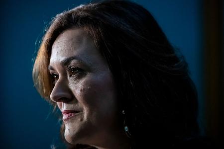 Die CDU-Generalsekretärin musste die Wahlniederlage als erste Vertreterin der Bundespartei kommentieren.