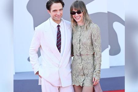 Robert Pattinson und Suki Waterhouse: Liebesauftritt in Venedig