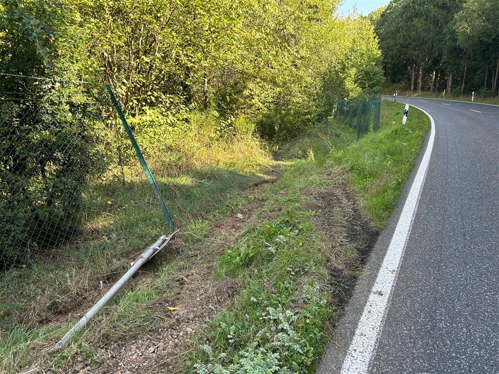 POL-PDWIL: Verkehrsunfall mit unerlaubtem Entfernen vom Unfallort