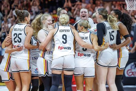 Freude ohne Ende: Deutschlands Basketballerinnen jubeln nach dem Sieg über Mali.