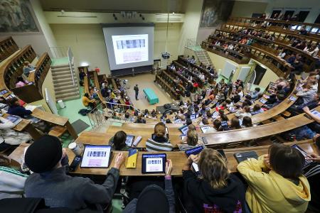 An deutschen Universitäten sind viele ausländische Studierende eingeschrieben.