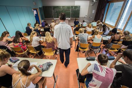 Für die Pisa-Studie werden weltweit Hunderttausende Schülerinnen und Schüler im Alter von 15 Jahren getestet. (Symbolbild)