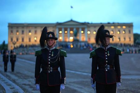 Am Schloss in Oslo wird alles für das Staatsbegräbnis vorbereitet.