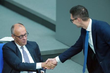 Handschlag: ja. Aber Freunde werden Kanzler Friedrich Merz und Unionsfraktionsvize Sepp Müller so schnell nicht.