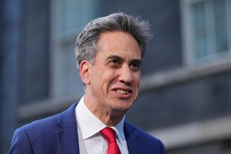 Großbritanniens Außenminister Ed Miliband will Berichten zufolge Sanktionen gegen Waren aus Siedlungen im Westjordanland verkünden. (Archivfoto)