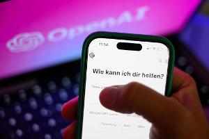 Forscher der großen KI-Labore warnen zunehmend vor Risiken bei der rapiden Entwicklung Künstlicher Intelligenz. (Archivbild) 