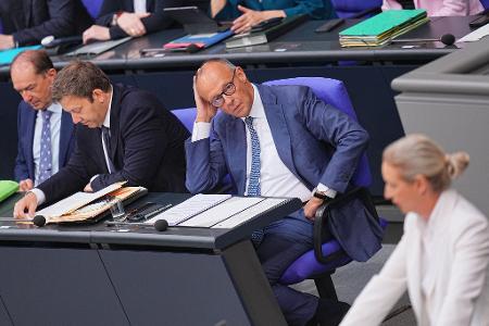 Berlin im Bundestag: Generaldebatte startet – Weidel am Rednerpult, Kanzler Merz in der ersten Reihe