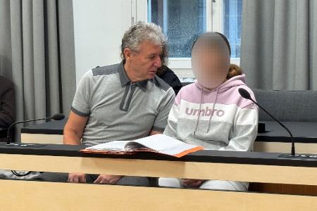 Die 34-Jährige muss sich wegen versuchten Mordes verantworten.