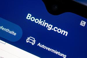 Über Booking können zum Beispiel Übernachtungen in Hotels gebucht werden. (Archivbild)