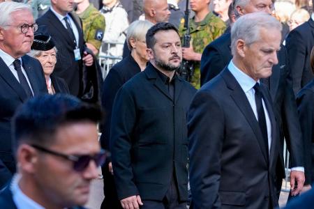 Steinmeier und Selenskyj schritten ebenfalls hinter dem Sarg her.