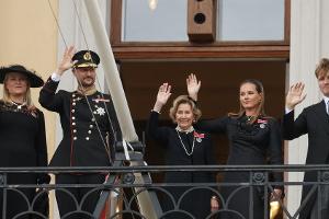 Nach Haralds Beerdigung: Norwegens Royals vereint auf dem Balkon