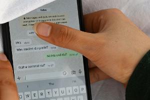 Beim Cybergrooming manipulieren Täter gezielt Kinder und Jugendliche (Archivbild).
