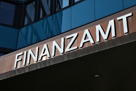 Schild eines Finanzamtes