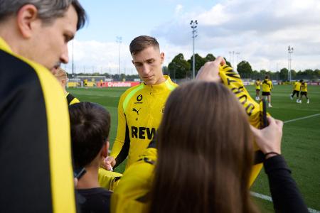 Dortmund: Schlotterbeck mittendrin – BVB-Profi nimmt sich nach dem Training Zeit für Fans