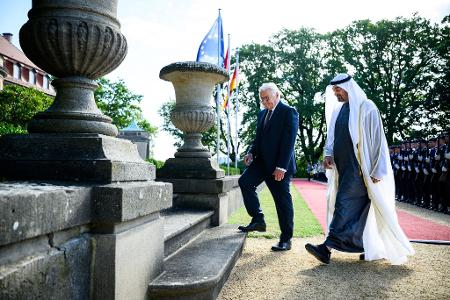 Berlin: Militärische Ehren an der Villa Borsig – Steinmeier empfängt VAE-Präsident Mohammed bin Zayed