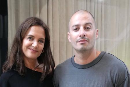 Katie Holmes zeigt sich verliebt bei der New York Fashion Week