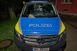 Beschädigter Streifenwagen in Husum, Polizei sucht Zeugen

Quellenangabe: Polizeidirektion Flensburg