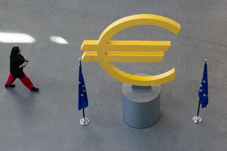 Oberstes Ziel der Euro-Währungshüter ist es, die Inflation im Zaum zu halten und für einen stabilen Euro zu sorgen. (Archivbild)