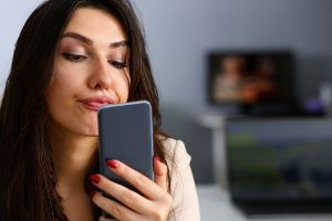 KI-Telefonbetrug erkennen: So schützt Du dich