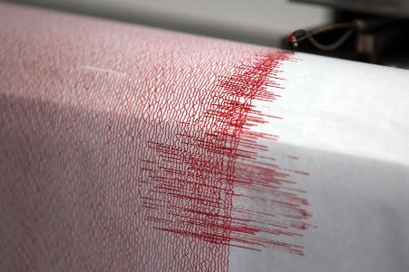 Seismographen zeichnen Erdbeben auf. (Symbolbild)