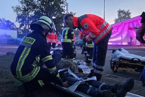 Versorgung einer Person (Foto: Feuerwehr Celle)