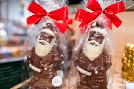 Schoko-Weihnachtsmänner werden nicht zu Osterhasen umgeschmolzen, weil das laut Verband weder erlaubt noch wirtschaftlich sinnvoll ist. (Symbolbild)