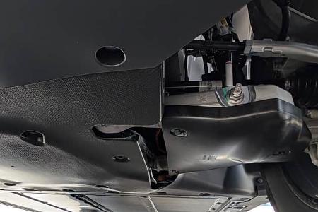 Tesla Cybertruck mit Kunststoff-Unterboden