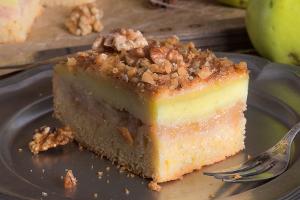 Apfelkuchen mit Puddingschicht