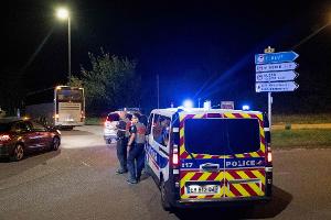 Nach dem Zugunglück wurden nach vorläufigen Angaben mehr als 40 Menschen verletzt, darunter eine Frau schwer. 