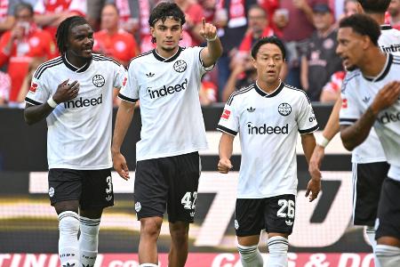 Doppelpack Uzun: Frankfurt feiert im Derby ersten Saisonsieg