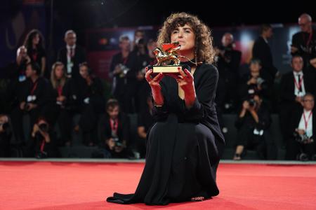 Sie ist die achte Frau, die den Goldenen Löwen in der Geschichte der Filmfestspiele gewinnt: May el-Toukhy.