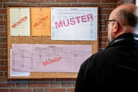 Bis zum Nachmittag lag die Wahlbeteiligung bei der Kommunalwahl höher als noch 2021.