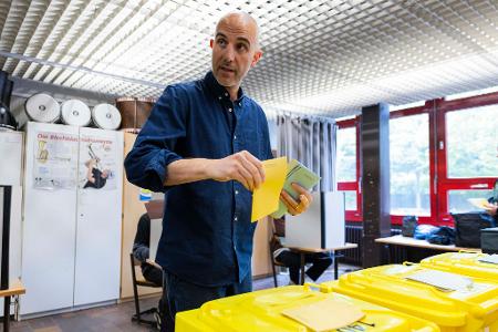 Hannovers Oberbürgermeister Belit Onay (Grüne) liegt vorn, muss aber wohl in eine Stichwahl.