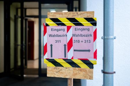 Vier Kandidaten der AfD wurden wegen Zweifeln an ihrer Verfassungstreue nicht zur Wahl zugelassen. 