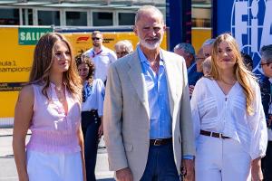Spaniens Prinzessinnen besuchen Formel-1-Rennen mit König Felipe