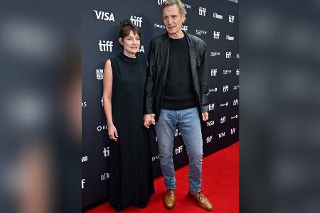 Liam Neeson und Stella Stocker: Hand in Hand auf dem roten Teppich