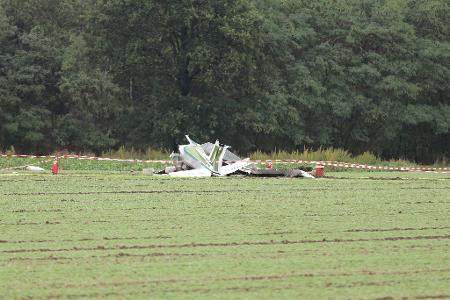 Die dreiköpfige Besatzung der Maschine überlebte den Absturz nicht. 