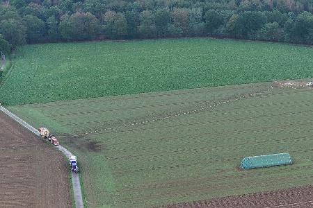 Das Kleinflugzeug war aus ungeklärter Ursache nahe Erkelenz im Rheinland abgestürzt. 