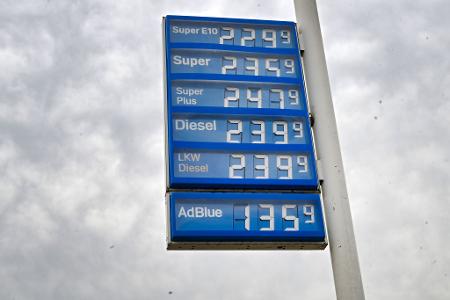 Tanken wird immer teurer - Benzin ist bereits auf einem Rekordhoch, nun ist auch Diesel nicht mehr weit entfernt. (Archivbild)