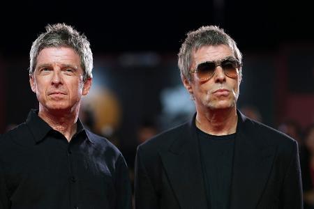Oasis-Fans in Deutschland können den Brüdern Liam und Noel Gallagher bald wieder zujubeln. (Archivbild)