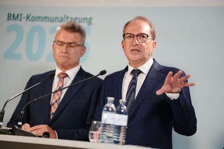 Der Präsident des Landkreistags, Achim Brötel (links), drängt den Bund zum Handeln beim Schutz der Bevölkerung im Kriegs- oder Katastrophenfall.