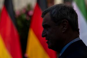 Je höher der Druck auf Kanzler Merz steigt, desto häufiger fällt auch der Name von Markus Söder als möglicher Nachfolger. 