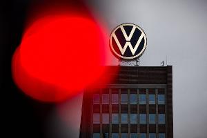 Ein Wirtschaftspsychologe warnt: Die Krise bei Volkswagen kann Auswirkungen auf die Personalgewinnung haben. (Archivbild)